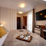 Nocleg ze śniadaniem Petrus - Centrum Balkony Winda śniadania Relaks I Wygoda 3*