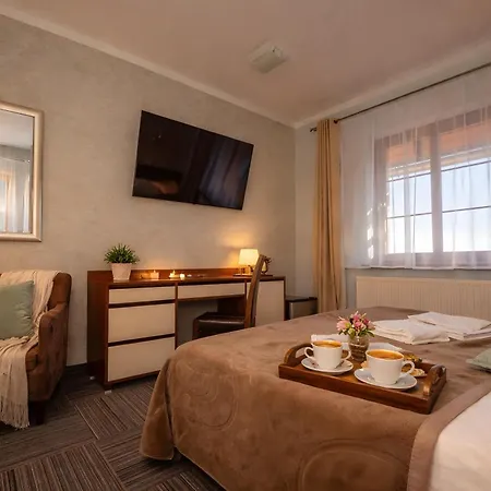 Nocleg ze śniadaniem Petrus - Centrum Balkony Winda śniadania Relaks I Wygoda 3*